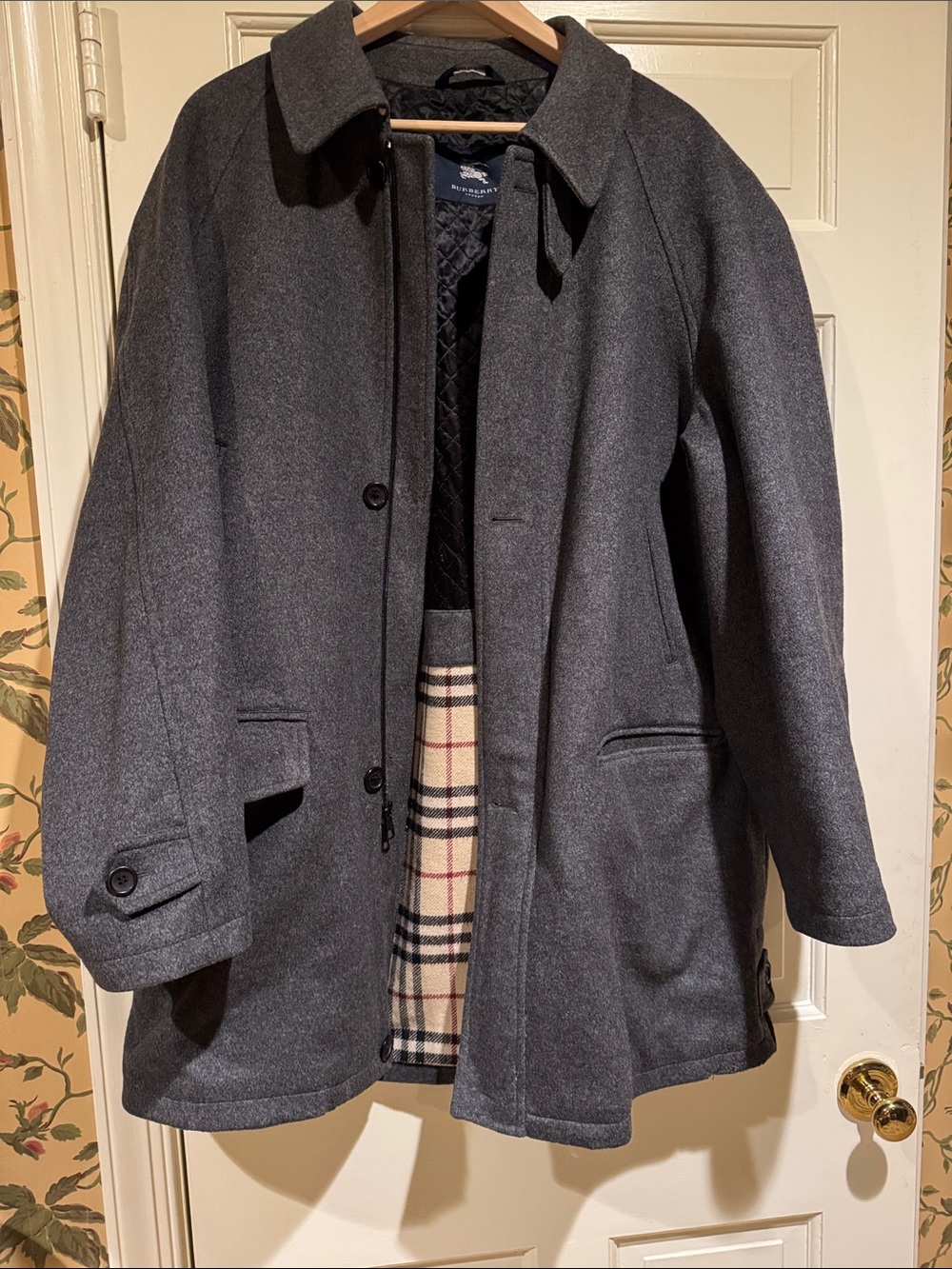 Burberry Men’s Gray Wool Pea Coat. Size L. Signature Lining, interior pockets.